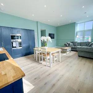 https://beautiful-2br-private-entry-in-vibrant-leith.edinburghhotelsuk.org