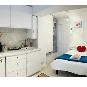 https://central-haven-minutes-to-beach-and-station.brighton-hotels-england.com