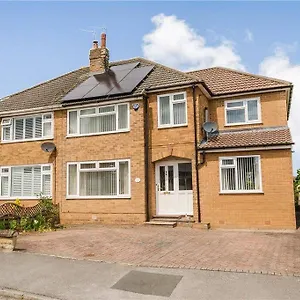 Large 4 Bedroom In Boston Village In-between York, Harrogate And Leeds, Sleeps 9 Holiday home